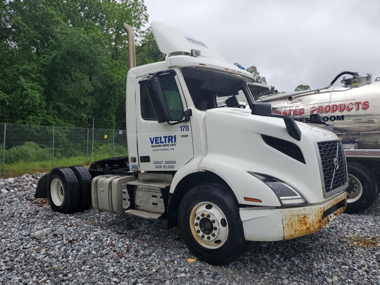 2019 Volvo VNR Semi Truck