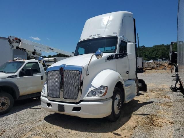 2014 Kenworth T680 Semi Truck