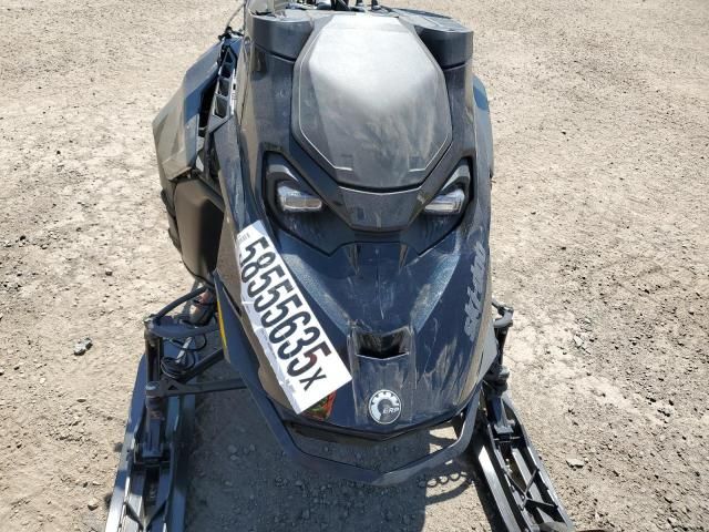 2023 Skidoo 2023 Skidoo Summit X 8