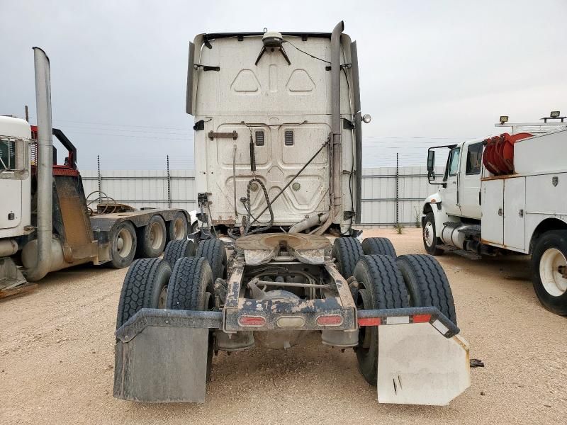 2014 Freightliner Cascadia 125 Semi Truck