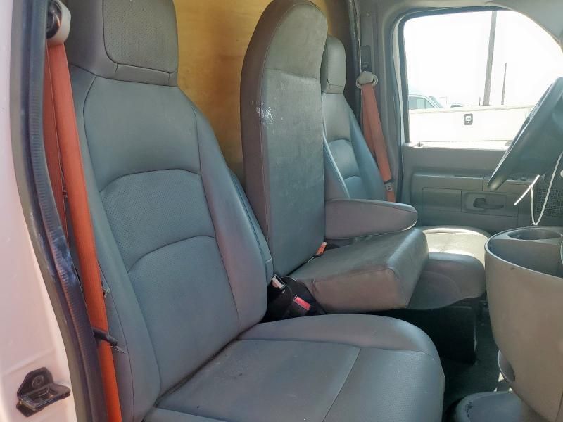 2021 Ford Econoline E350 Super Duty Cutaway Van