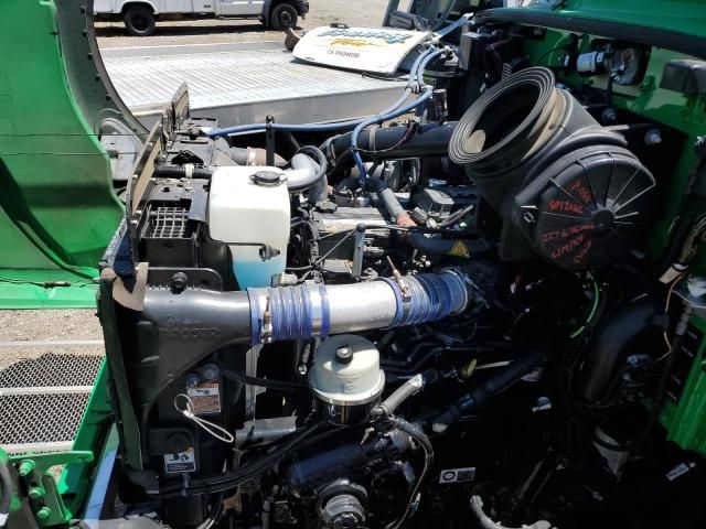 2017 Peterbilt 348