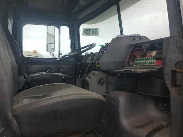 1997 Mack DM688S ROLL-OFF Container Truck