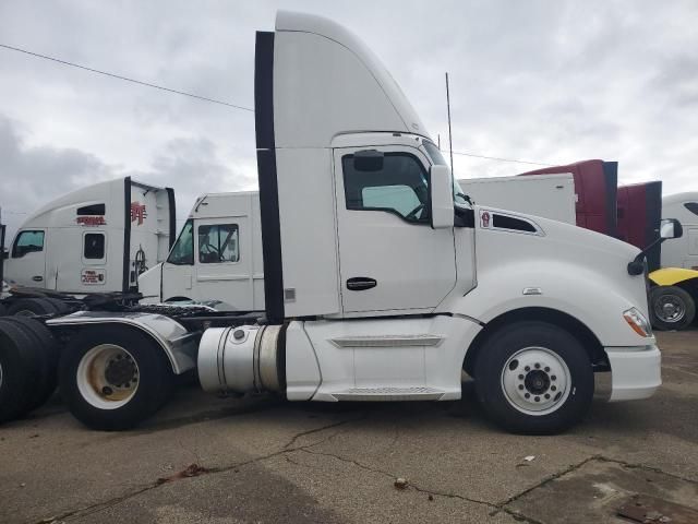 2015 Kenworth T680 Semi Truck
