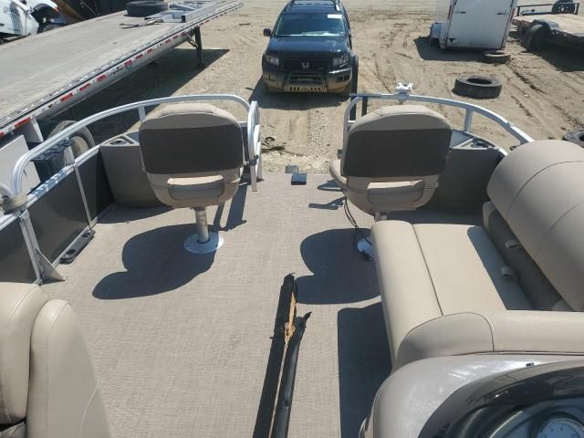 2023 Sun Tracker Partybarge