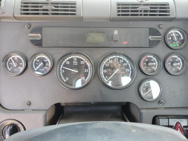 2013 Freightliner Cascadia 125 Semi Truck