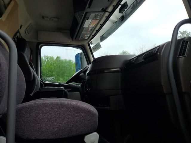 2016 Volvo VNL Semi Truck