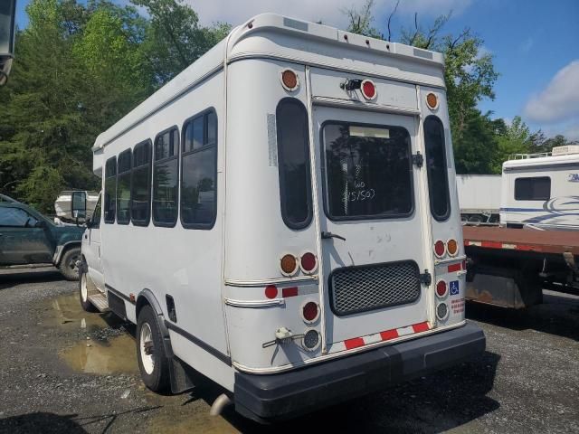 2017 Ford Econoline E350 Super Duty Cutaway Van