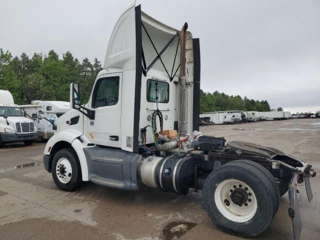 2018 Peterbilt 579 Semi Truck