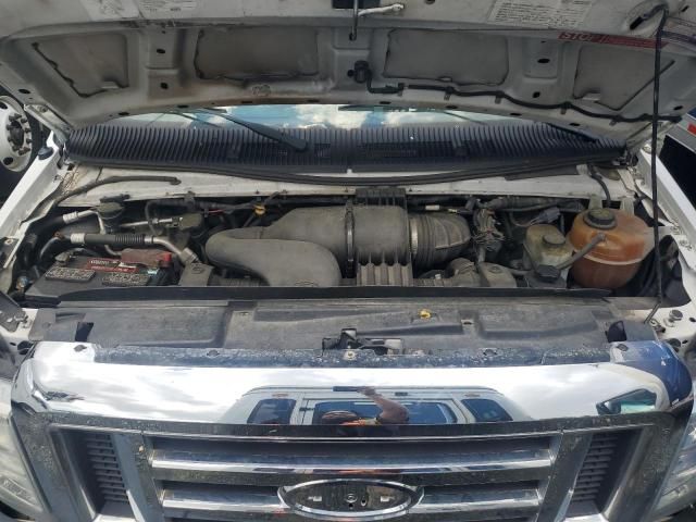 2017 Ford Econoline E350 Super Duty Cutaway Van