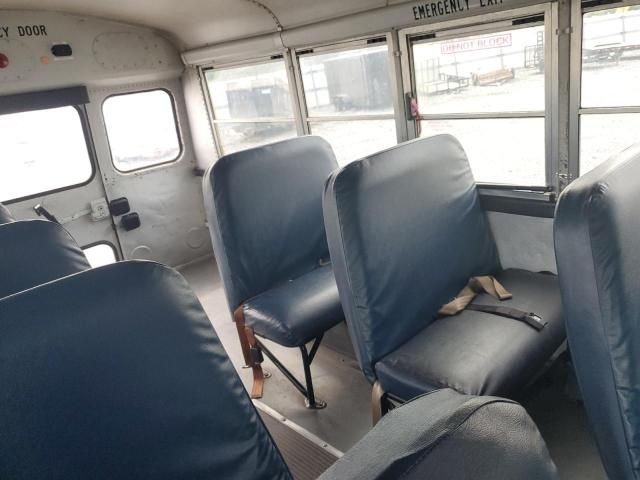 2009 GMC Savana Cutaway G3500