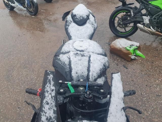 2025 Kawasaki ZX1002 L