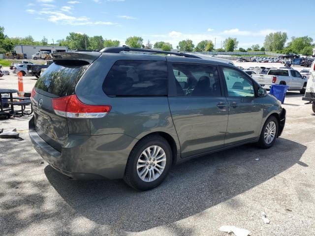 2014 Toyota Sienna XLE