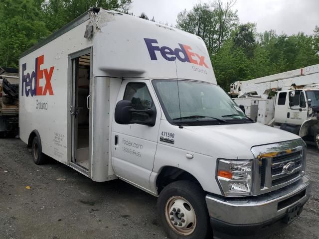 2022 Ford Econoline E450 Super Duty Cutaway Van