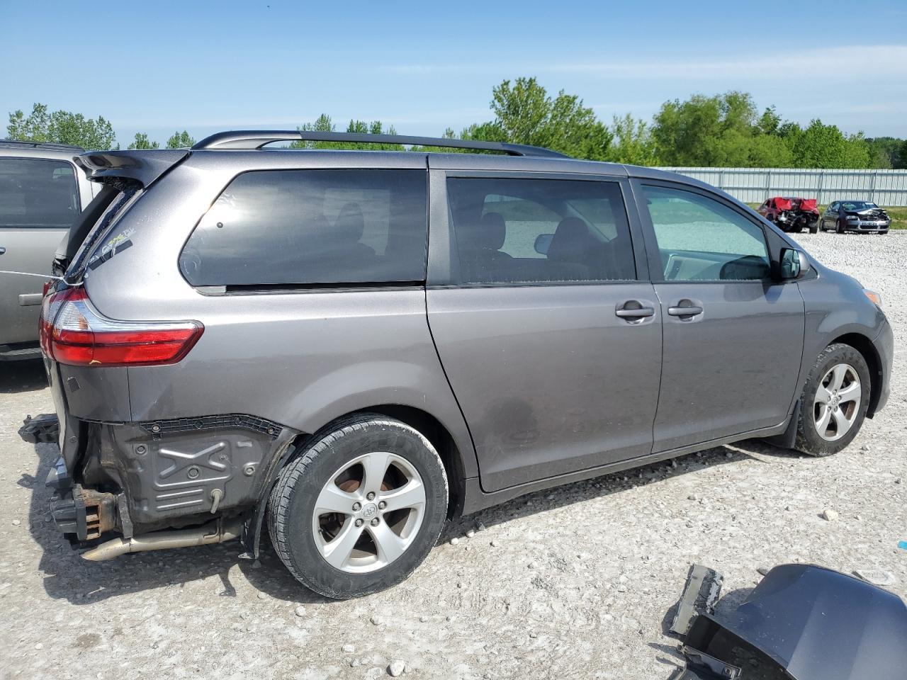 2017 Toyota Sienna le