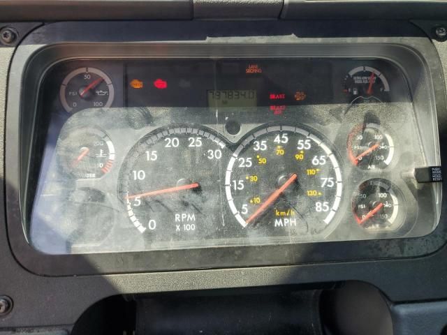 2014 Freightliner Cascadia 125 Semi Truck