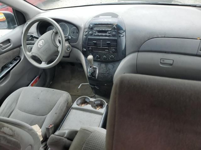 2004 Toyota Sienna CE