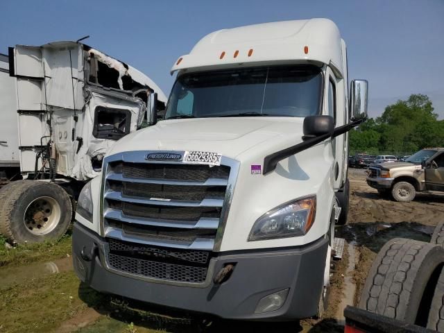 2020 Freightliner Cascadia 126 Semi Truck