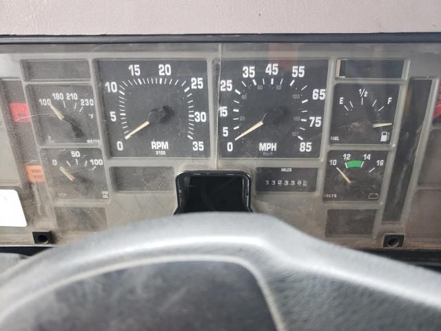 1999 International 2000 2674
