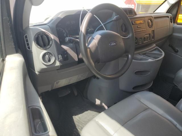 2009 Ford Econoline E450 Super Duty Cutaway Van