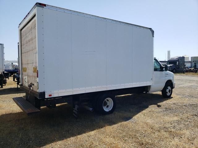 2010 Ford Econoline E350 Super Duty Cutaway Van