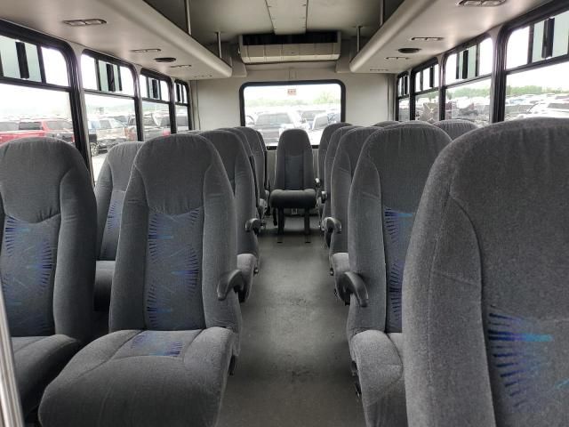2014 Ford Econoline E450 Super Duty Cutaway Van