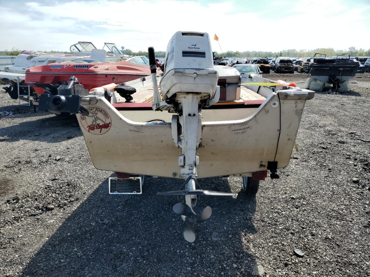 1983 Startcraft Boat