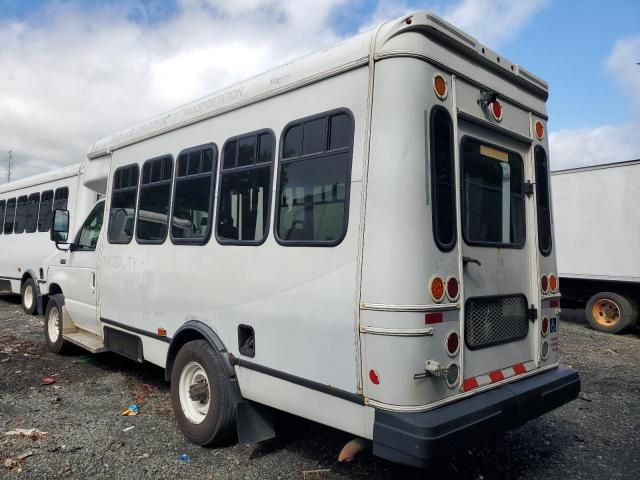2017 Ford Econoline E350 Super Duty Cutaway Van