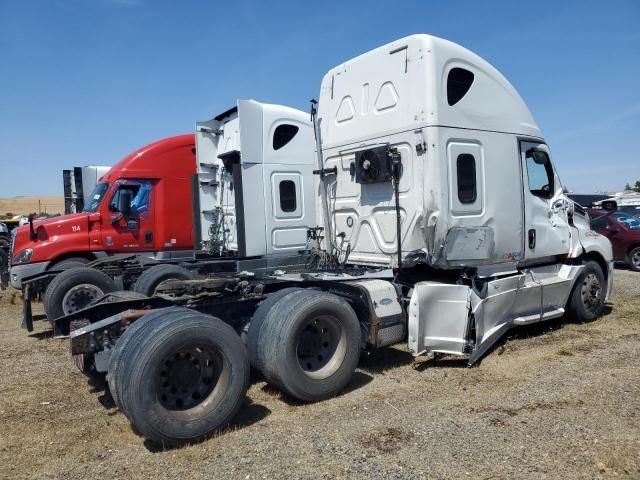 2019 Freightliner Cascadia 126 Semi Truck