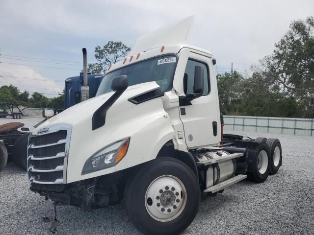 2023 Freightliner Cascadia 116 Semi Truck