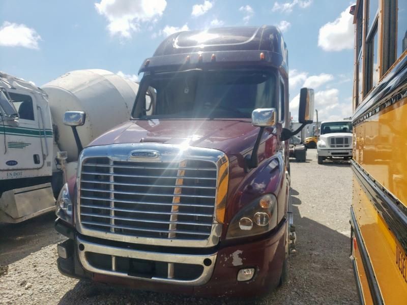 2015 Freightliner Cascadia Semi Truck
