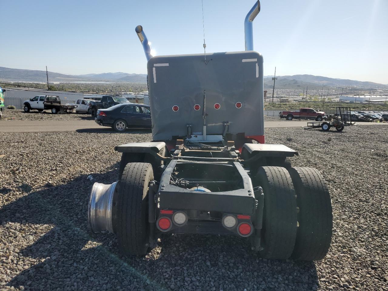 2023 Peterbilt 389 Semi Truck