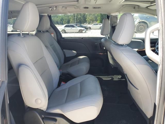 2020 Toyota Sienna XLE