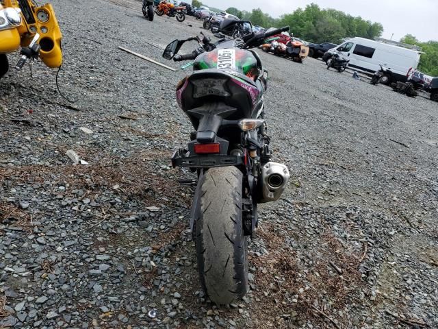 2022 Kawasaki ZR900