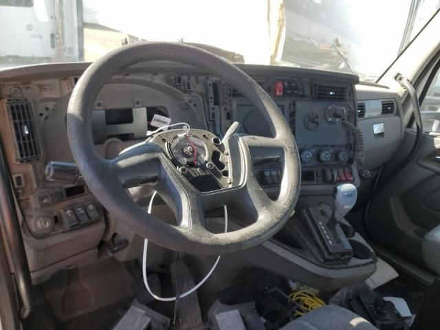 2014 Kenworth T680 Semi Truck
