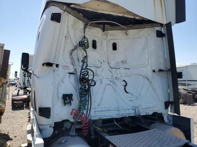 2020 Freightliner Cascadia 126