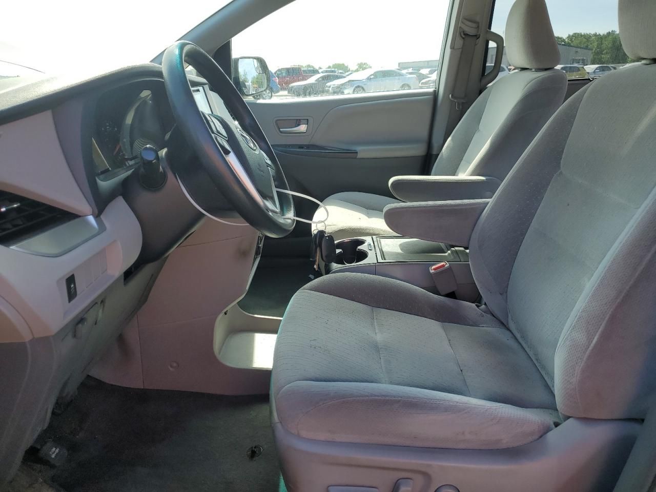 2017 Toyota Sienna le