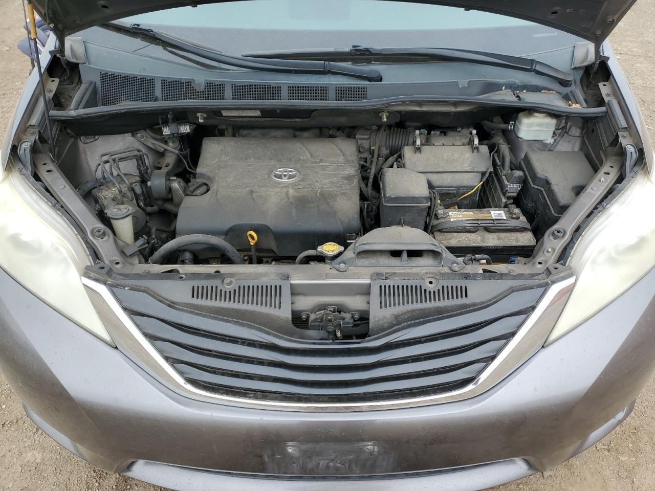 2012 Toyota Sienna le
