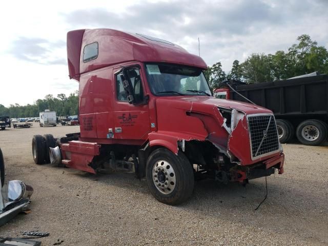 2013 Volvo VNL Semi Truck
