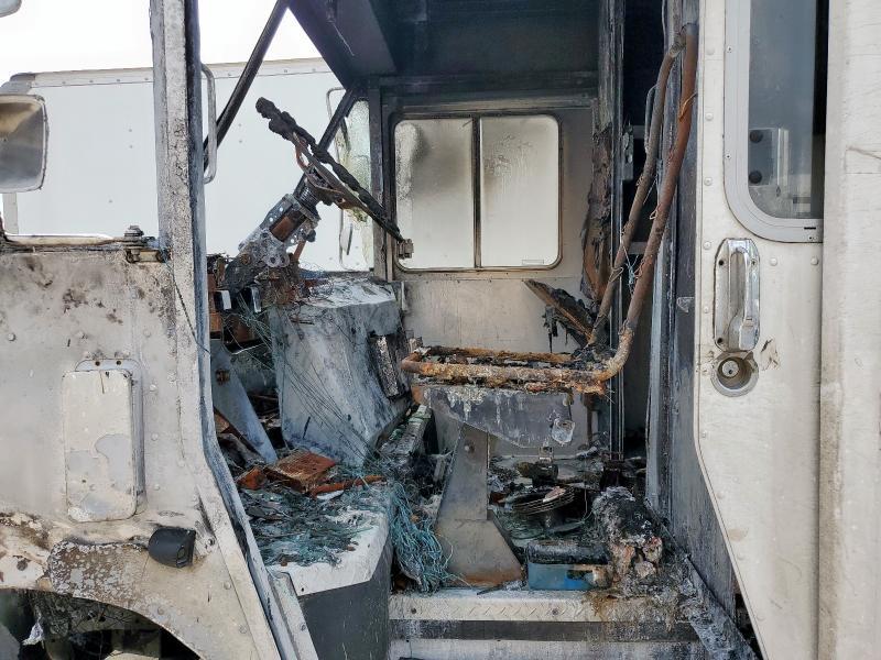 1998 Freightliner Chassis M Line WALK-IN Van