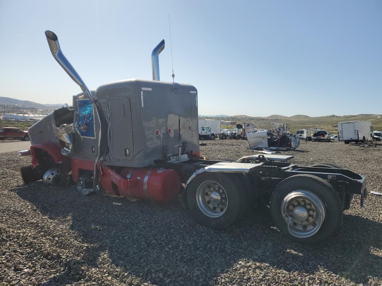 2023 Peterbilt 389 Semi Truck