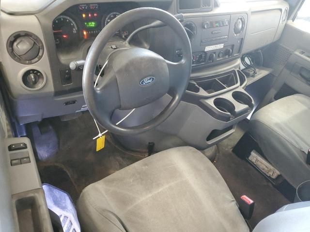 2018 Ford Econoline E450 Super Duty Cutaway Van