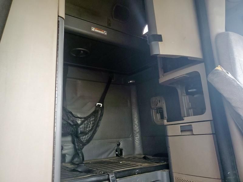 2014 Freightliner Cascadia 125 Semi Truck
