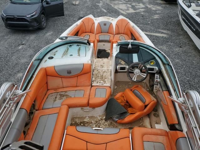2013 Mastercraft Boat