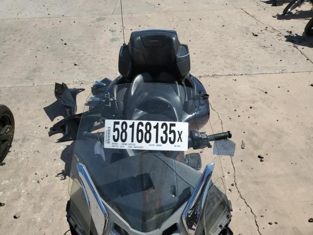 2015 Can-Am Spyder Roadster RT