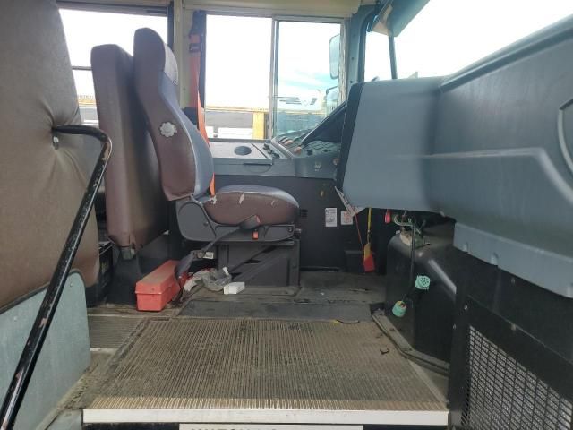2013 Ic Corporation 3000 CE