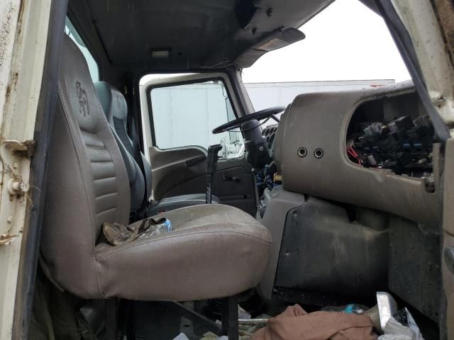 2004 Mack CX613 Semi Truck