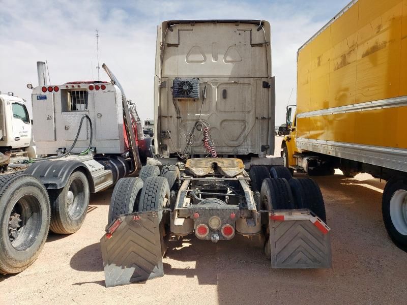 2020 Freightliner Cascadia 126 Semi Truck