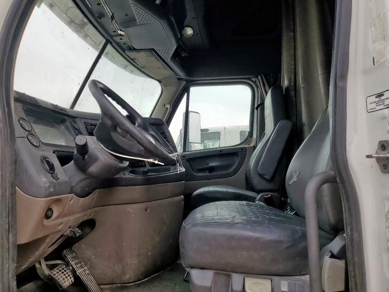 2014 Freightliner Cascadia 125 Semi Truck