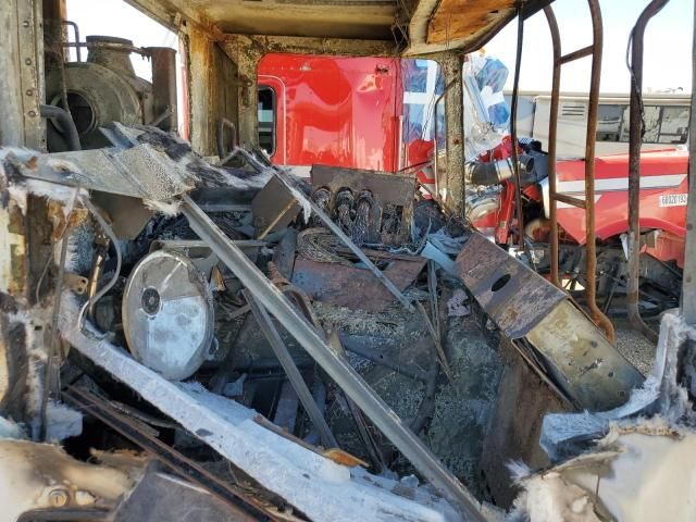 2009 Mack 600 MRU600
